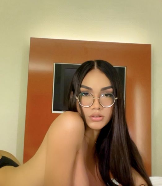 La Belleza femenina es algo muy importante en este hábito...y a quien no?
La belleza es un Don tan valioso como la inteligencia si sabes aprovecharla. Claro esta! 🌸

Bienvenida a mi perfil, Soy Jenna, una chica orgullosamente transexual. Me distingue de las demás la elegancia, la simpatía, belleza natural y la feminidad que me sustenta al presenciar mi persona.

Soy una Chica A1 para hombres con fina elegancia y de gustos muy exquisitos, vengo a dirigirme a usted para que pueda pasar un momento de suma delicia y placer. Con mi sensualidad podré cautivar todos tus deseos y fantasías. Mi sentido de delicadeza logrará penetrar tu atención. Creo yo que al brindar confianza se puede lograr muchas cosas.
Mis características son exactas para que no haya malos entendidos. No soy de alterar lo que ofrezco porque por eso estoy aquí, porque soy DISTINTA Suscribete a mi https://onlyfans.com/sephoradelpilar

Tengo una piel suave, tersa y de color trigueña, con unos ojos hechizantes color marrón, tengo el cabello laceo. Soy delgada pero con cuerpo hermoso. 
Llamame o escribeme para que puedas pasar un buen momento de relajo y con suma discreción.