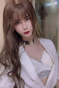 I come from Shenzhen, China. Sexy pseudonym, fair skin, hot personality. This 19-year-old is a pseudonym who loves to dress up and make friends. In life, I still like to do housework and can make dumplings with various fillings, but I don't know how to eat. When I am alone, I often make instant noodles or an apple. However, for the quality of life, my requirements are very high, and I have worked out how to manage the married life in a orderly and nutritious way to nourish people's hearts. I always dress professionally, and I like make-up. It's suitable for both shades. Besides the need of work, it's also related to my appearance and temperament. So, I have a fixed brand choice in clothes. Although I am not a beautiful woman. Better lack than abuse - always my pursuit of life, including goods, including love. Character is very friendly. If you like me, you can contact me.
Wechat：xiaoshenlinsu