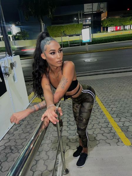 Hola trans flaquita muy femenina disponible en santiago para complacerte en el mejor momento sexual 
Bienbenidos al paraíso 🍭
Descubre el mundo de la fantasía 😋
Ago de todo 
