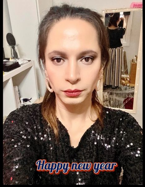 -Sweet and a bit naughty 😜
-38 years old
-173 cm/61 kg
-Half Danish half Filipino
-Brown eyes/long brown hair

