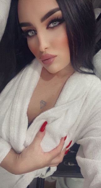sexy Arab trans very hot and sensual , sexy body and extant 
21 cm full functional ???? and hot if you like too enjoy 
i like everything top or bottom, I am very experienced in pleasing men, 
time with me will be very exciting. Absolutely discreet co