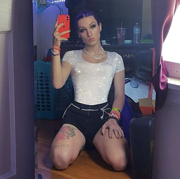 Hi, I'm Lyly, write me or call me to meet up and have a good time.

Hola soy Lyly escríbeme o llámame para reunirnos y pasarla bien .