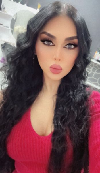 I am a haneen Arabic shemale living in Istanbul,, if you want to spend time with me or need a massage in Istanbul contact me